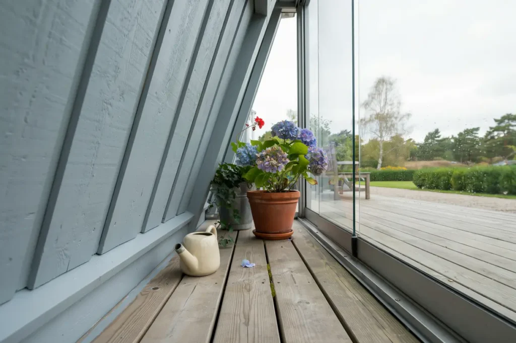 augusti r perfekt f r att m la uterummet s f r du en t lig och fr sch yta inf r sensommaren
